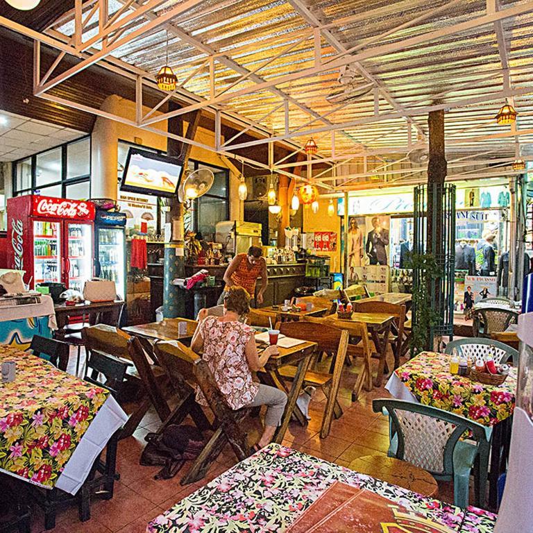 Four Sons Village Bangkok Exteriör bild