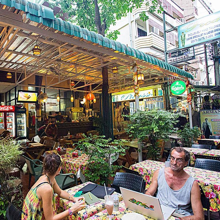 Four Sons Village Bangkok Exteriör bild