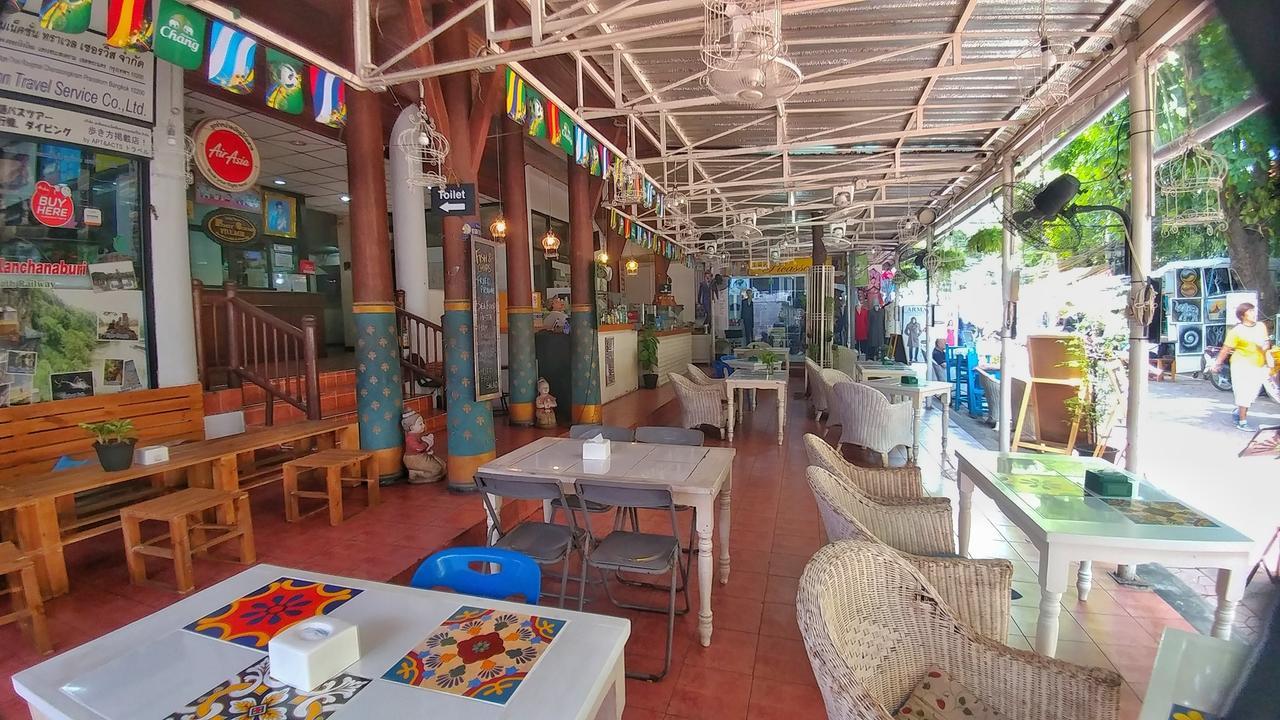 Four Sons Village Bangkok Exteriör bild